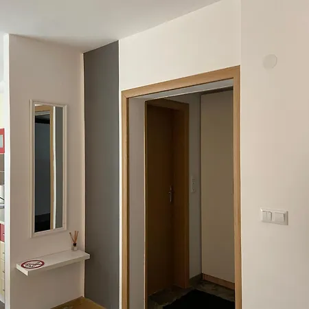 Orela Apartman *