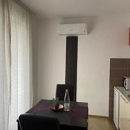 Orela Apartman *